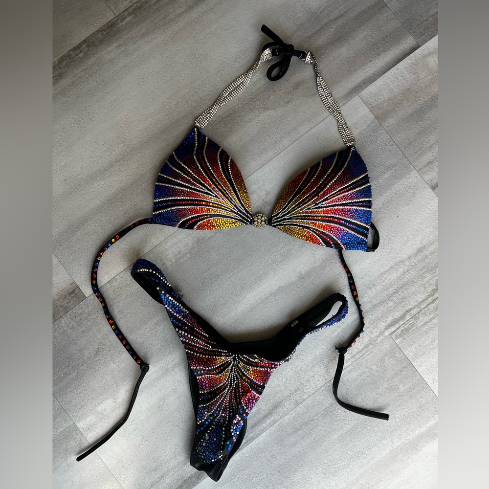 Muscle Dazzle Figure Competition Suit - Picture 2 of 10